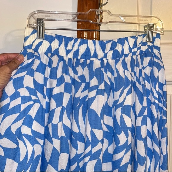 Blue and White Patterned Women's Skirt - Picture 3 of 4